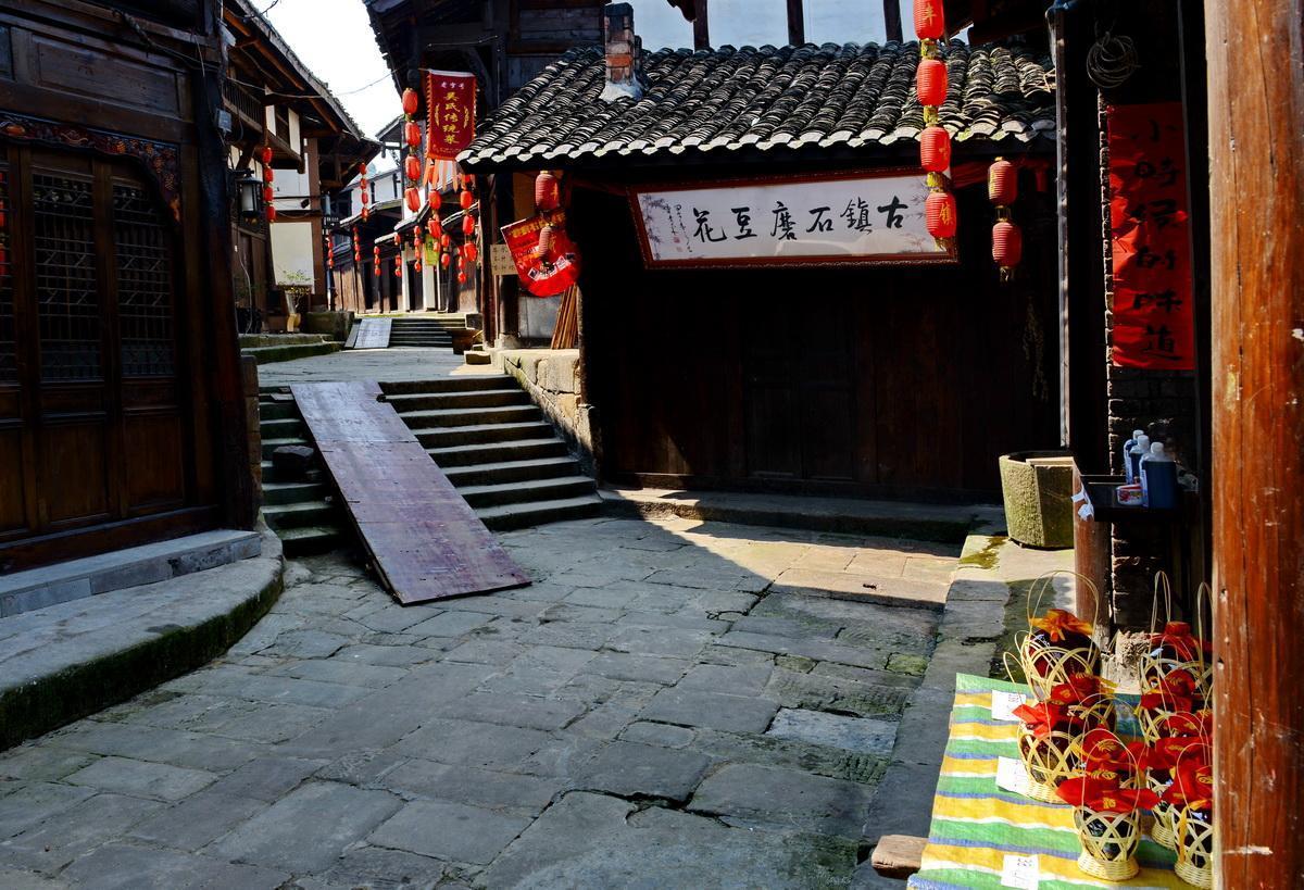 逃出漂亮花谷